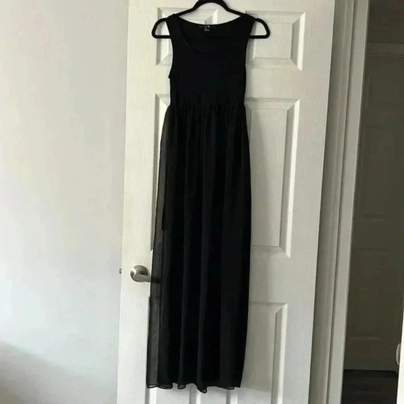 Black Maxi Sleeveless‎ Dress​​​​​​​​​​​​​​​ - Picture 2 of 3
